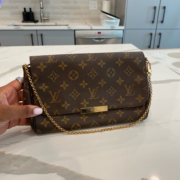 Authentic Louis Vuitton Favorite Bag in MM size - Picture 1 of 9